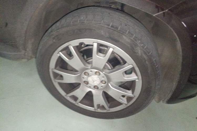 Used Mercedes-Benz GLK-Class 2011 GLK 300 4MATIC Fashion Model Right Front Wheel Hub