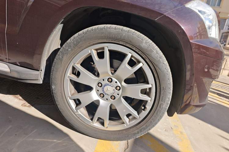 Used Mercedes-Benz GLK-Class 2011 GLK 300 4MATIC Fashion Model Right Front Wheel Hub