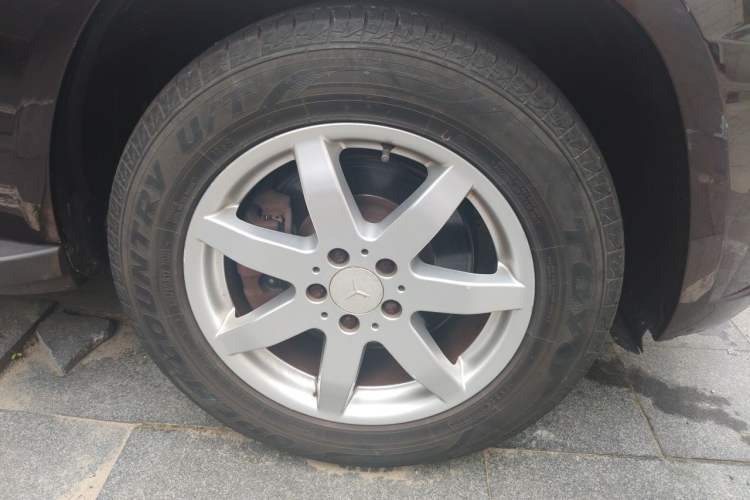 Used Mercedes-Benz GLK-Class 2011 GLK 300 4MATIC Fashion Model Right Front Wheel Hub