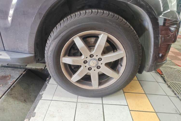 Used Mercedes-Benz GLK-Class 2011 GLK 300 4MATIC Dynamic Model Right Front Wheel Hub
