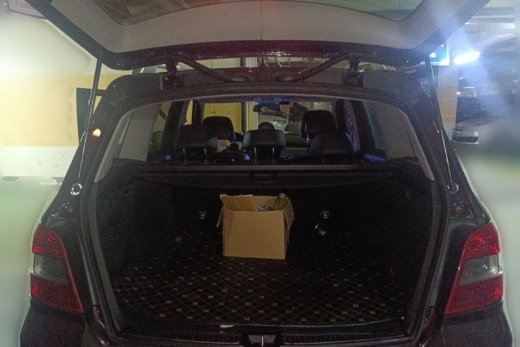 Used Mercedes-Benz GLK-Class 2011 GLK 300 4MATIC Fashion Model Trunk