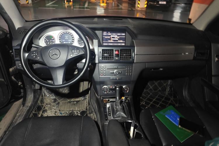 Used Mercedes-Benz GLK-Class 2011 GLK 300 4MATIC Dynamic Model Center Console