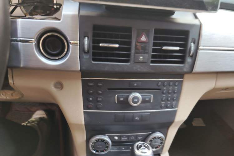Used Mercedes-Benz GLK-Class 2011 GLK 300 4MATIC Fashion Model Audio And AC Panel