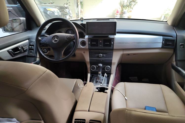 Used Mercedes-Benz GLK-Class 2011 GLK 300 4MATIC Fashion Model Center Console