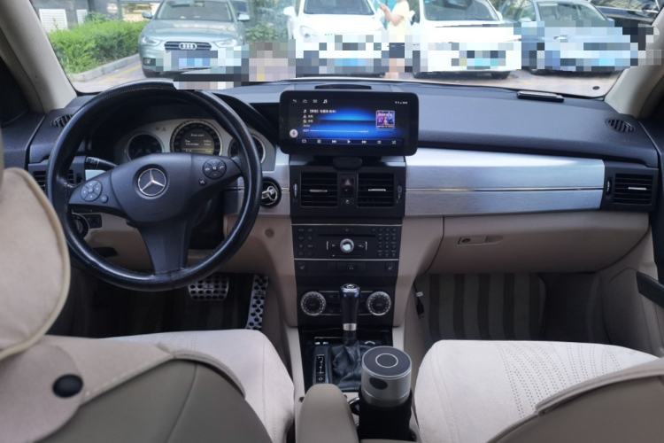 Used Mercedes-Benz GLK-Class 2011 GLK 300 4MATIC Fashion Model Center Console