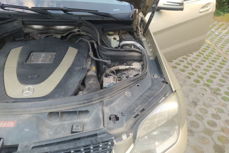 Used Mercedes-Benz GLK-Class 2011 GLK 300 4MATIC Dynamic Model Engine Bay Left