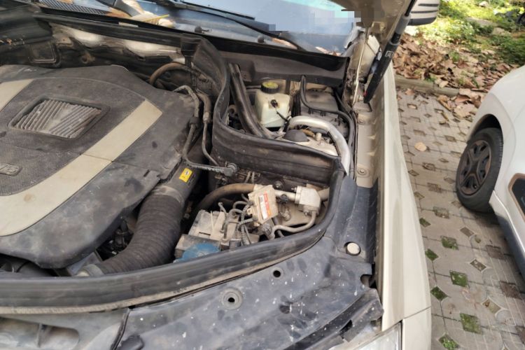 Used Mercedes-Benz GLK-Class 2011 GLK 300 4MATIC Fashion Model Engine Bay Left