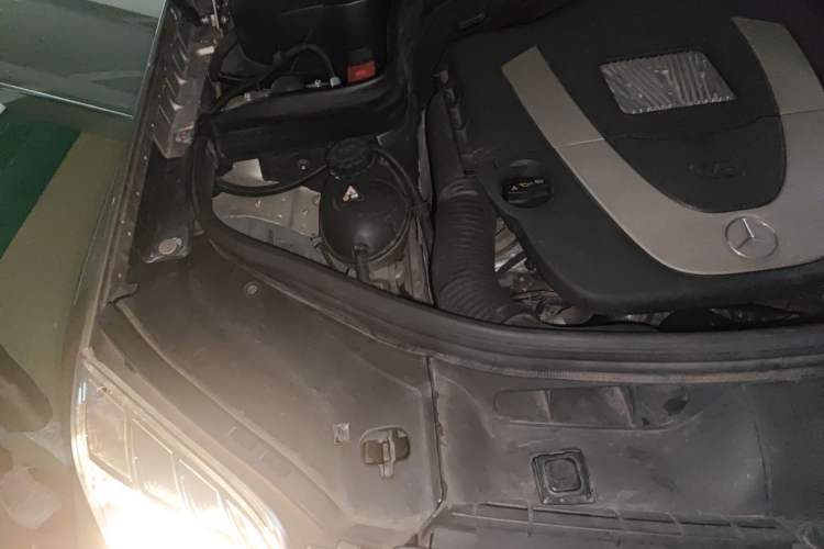 Used Mercedes-Benz GLK-Class 2011 GLK 300 4MATIC Luxury Model Engine Bay Right