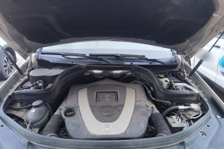 Used Mercedes-Benz GLK-Class 2011 GLK 300 4MATIC Fashion Model Engine Bay