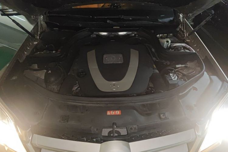 Used Mercedes-Benz GLK-Class 2011 GLK 300 4MATIC Luxury Model Engine Bay