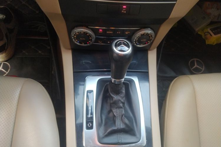 Used Mercedes-Benz GLK-Class 2011 GLK 300 4MATIC Dynamic Model Gear Lever