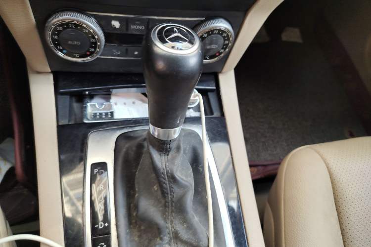 Used Mercedes-Benz GLK-Class 2011 GLK 300 4MATIC Fashion Model Gear Lever