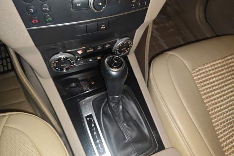 Used Mercedes-Benz GLK-Class 2011 GLK 300 4MATIC Luxury Model Gear Lever