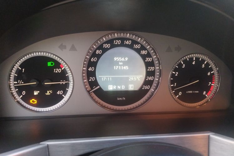 Used Mercedes-Benz GLK-Class 2011 GLK 300 4MATIC Dynamic Model Odometer Close Up
