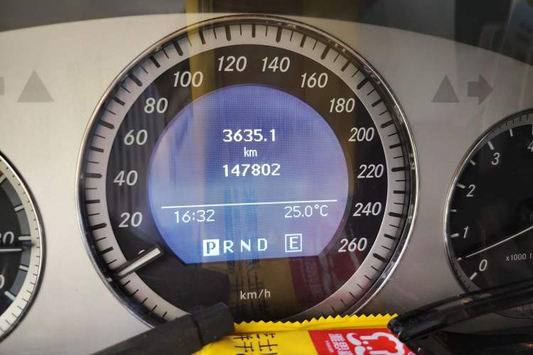 Used Mercedes-Benz GLK-Class 2011 GLK 300 4MATIC Fashion Model Odometer Close Up