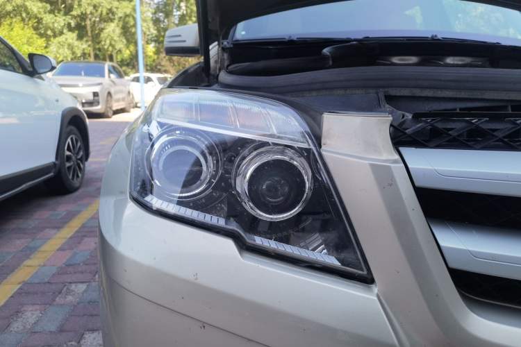 Used Mercedes-Benz GLK-Class 2011 GLK 300 4MATIC Fashion Model Right Front Headlight
