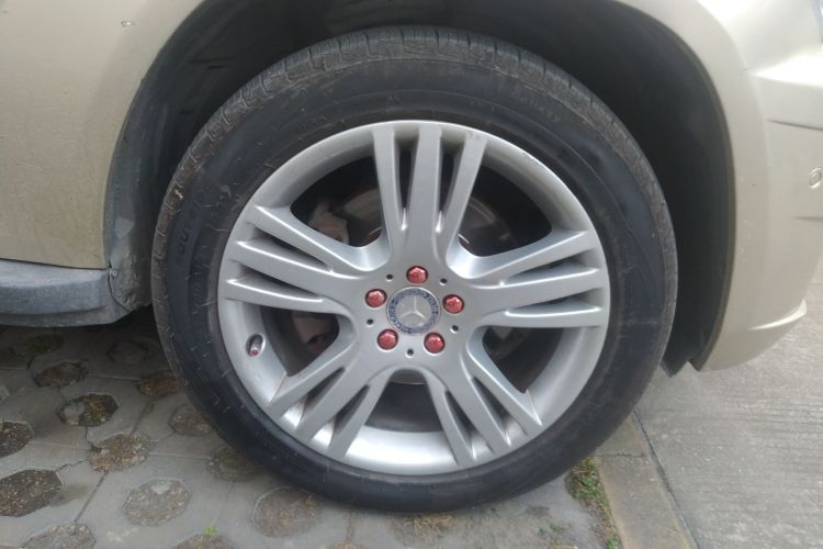 Used Mercedes-Benz GLK-Class 2011 GLK 300 4MATIC Dynamic Model Right Front Wheel Hub