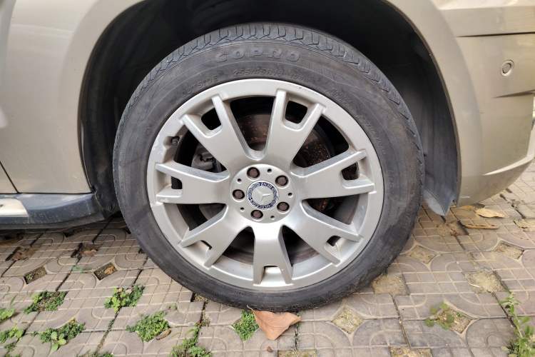 Used Mercedes-Benz GLK-Class 2011 GLK 300 4MATIC Fashion Model Right Front Wheel Hub