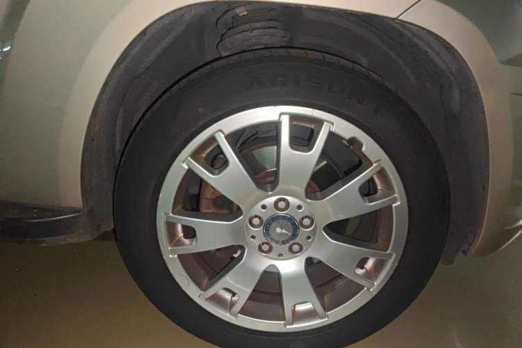 Used Mercedes-Benz GLK-Class 2011 GLK 300 4MATIC Luxury Model Right Front Wheel Hub