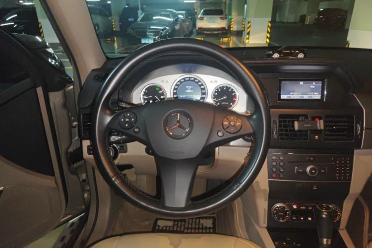 Used Mercedes-Benz GLK-Class 2011 GLK 300 4MATIC Luxury Model Steering Wheel