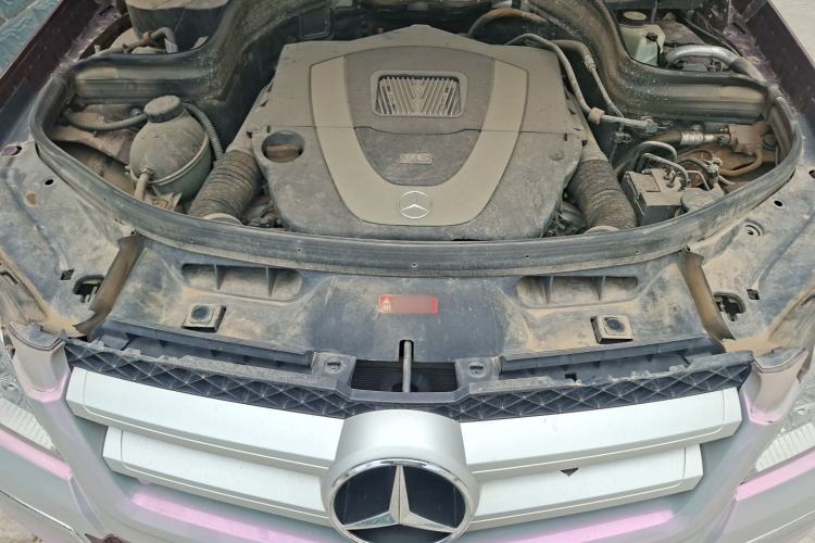 Used Mercedes-Benz GLK-Class 2011 GLK 300 4MATIC Luxury Model Engine Bay
