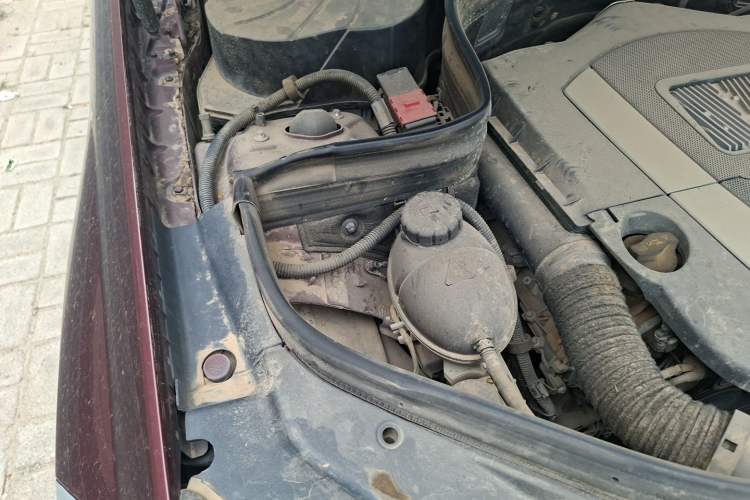 Used Mercedes-Benz GLK-Class 2011 GLK 300 4MATIC Luxury Model Engine Bay Right