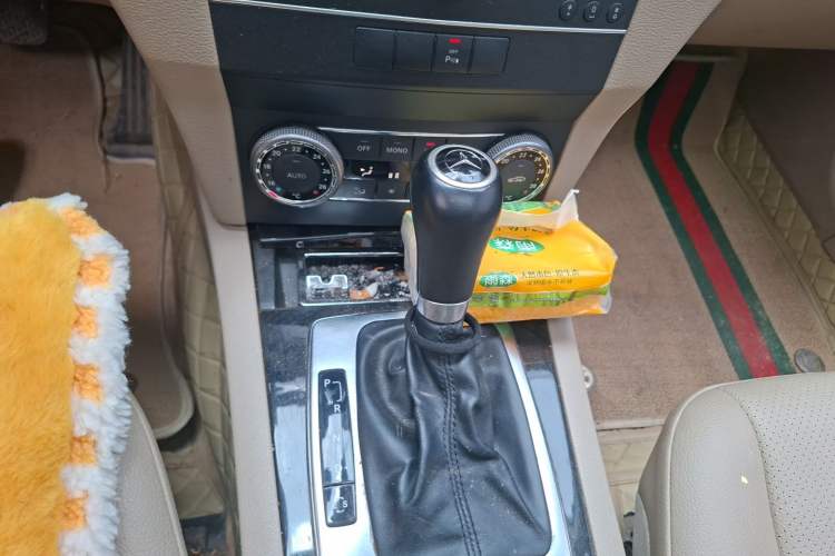 Used Mercedes-Benz GLK-Class 2011 GLK 300 4MATIC Luxury Model Gear Lever