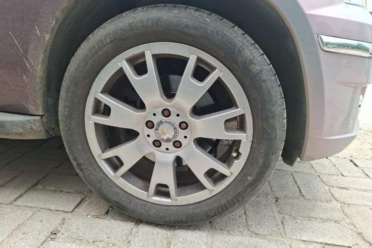Used Mercedes-Benz GLK-Class 2011 GLK 300 4MATIC Luxury Model Right Front Wheel Hub