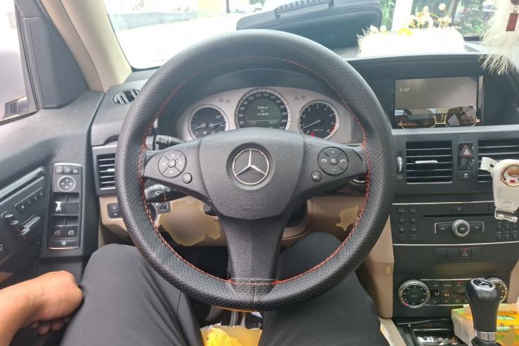 Used Mercedes-Benz GLK-Class 2011 GLK 300 4MATIC Luxury Model Steering Wheel