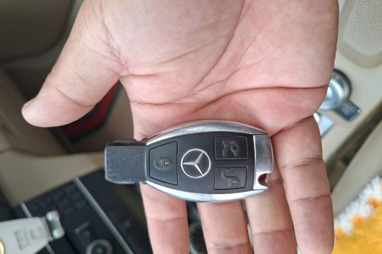 Used Mercedes-Benz GLK-Class 2011 GLK 300 4MATIC Luxury Model Vehicle Key