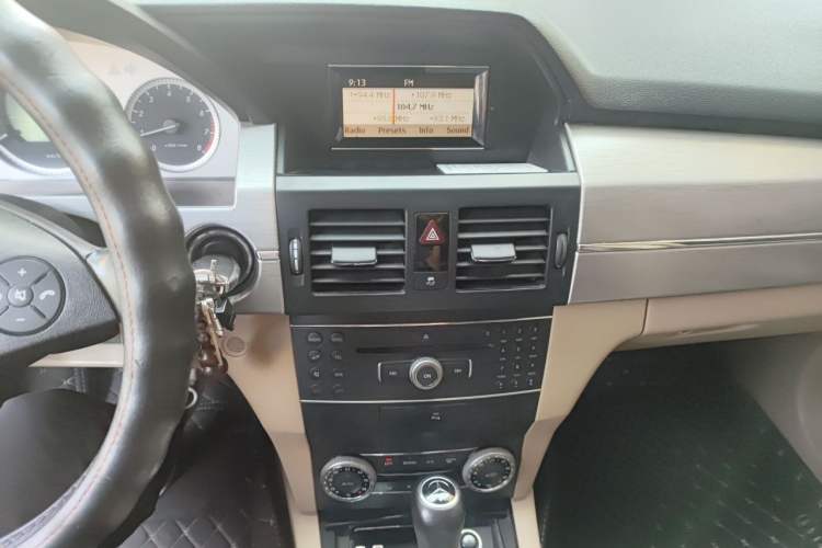 Used Mercedes-Benz GLK-Class 2011 GLK 300 4MATIC Dynamic Model Audio And AC Panel