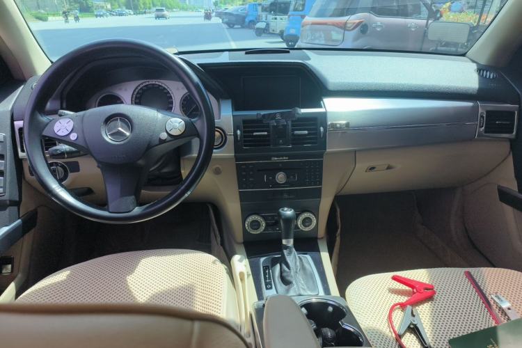 Used Mercedes-Benz GLK-Class 2011 GLK 350 4MATIC Center Console