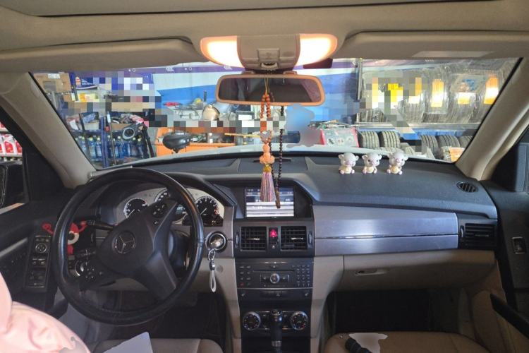 Used Mercedes-Benz GLK-Class 2011 GLK 300 4MATIC Dynamic Model Center Console