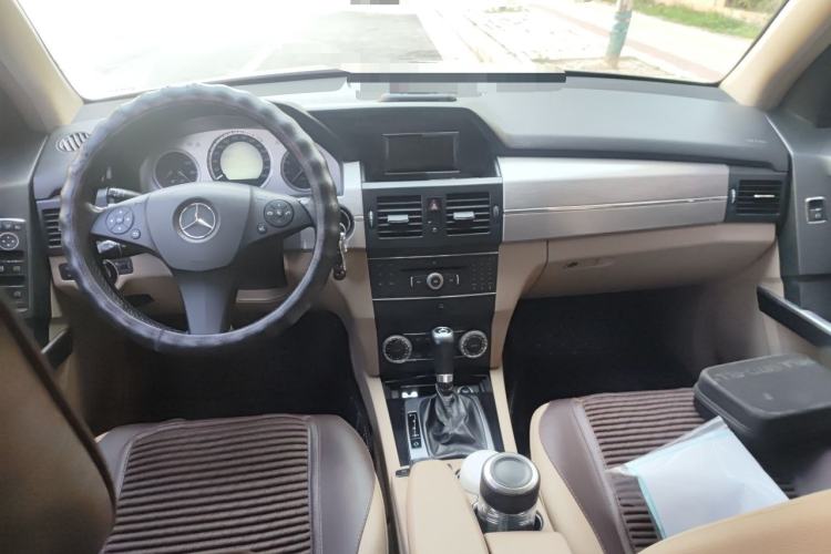 Used Mercedes-Benz GLK-Class 2011 GLK 300 4MATIC Dynamic Model Center Console