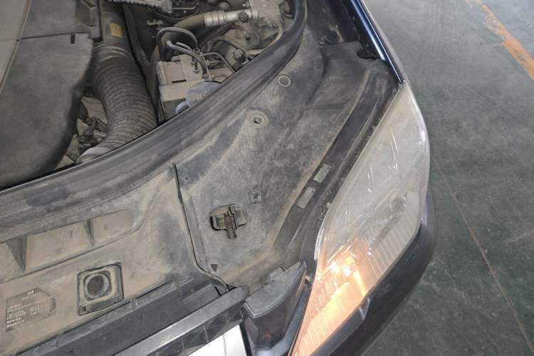 Used Mercedes-Benz GLK-Class 2011 GLK 300 4MATIC Dynamic Model Engine Bay Left