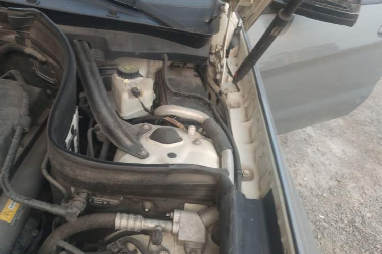Used Mercedes-Benz GLK-Class 2011 GLK 300 4MATIC Dynamic Model Engine Bay Left
