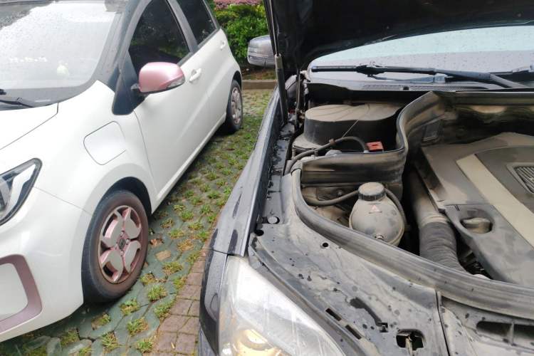 Used Mercedes-Benz GLK-Class 2011 GLK 300 4MATIC Dynamic Model Engine Bay Right