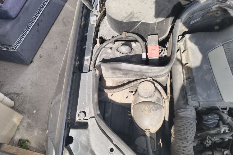 Used Mercedes-Benz GLK-Class 2011 GLK 350 4MATIC Engine Bay Right