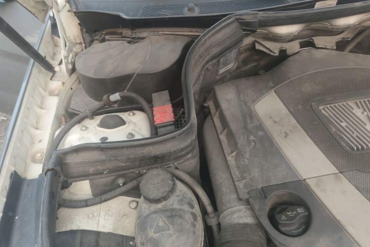 Used Mercedes-Benz GLK-Class 2011 GLK 300 4MATIC Dynamic Model Engine Bay Right