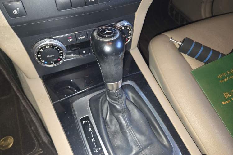 Used Mercedes-Benz GLK-Class 2011 GLK 300 4MATIC Dynamic Model Gear Lever