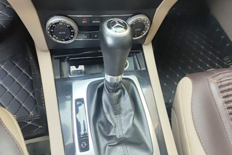 Used Mercedes-Benz GLK-Class 2011 GLK 300 4MATIC Dynamic Model Gear Lever