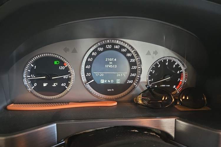 Used Mercedes-Benz GLK-Class 2011 GLK 300 4MATIC Dynamic Model Instrument Cluster