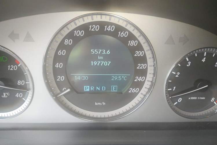 Used Mercedes-Benz GLK-Class 2011 GLK 300 4MATIC Dynamic Model Odometer Close Up