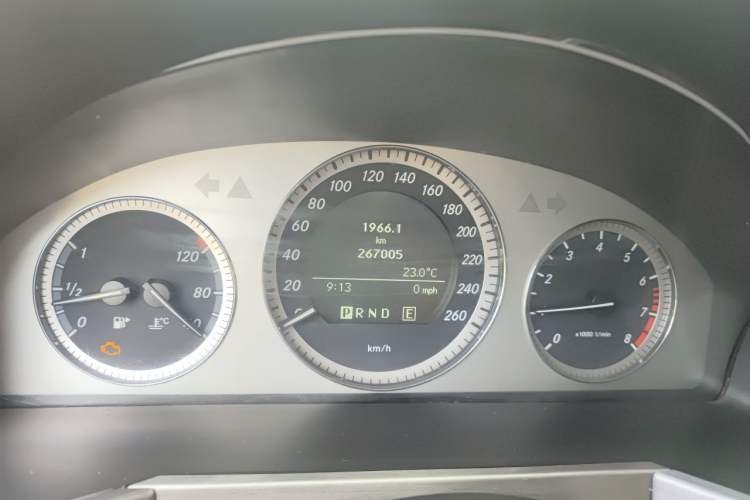 Used Mercedes-Benz GLK-Class 2011 GLK 300 4MATIC Dynamic Model Odometer Close Up
