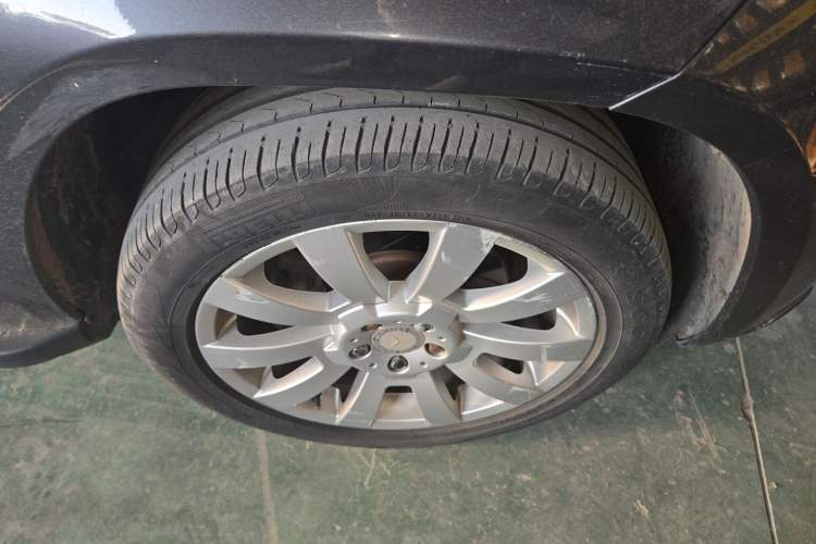 Used Mercedes-Benz GLK-Class 2011 GLK 300 4MATIC Dynamic Model Right Front Wheel Hub