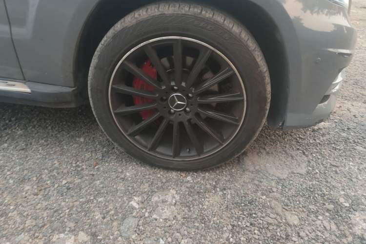 Used Mercedes-Benz GLK-Class 2011 GLK 300 4MATIC Dynamic Model Right Front Wheel Hub