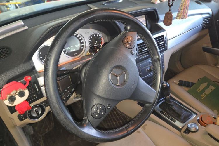 Used Mercedes-Benz GLK-Class 2011 GLK 300 4MATIC Dynamic Model Steering Wheel