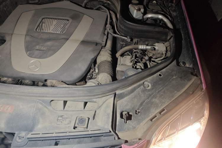 Used Mercedes-Benz GLK-Class 2011 GLK 300 4MATIC Dynamic Model Engine Bay Left