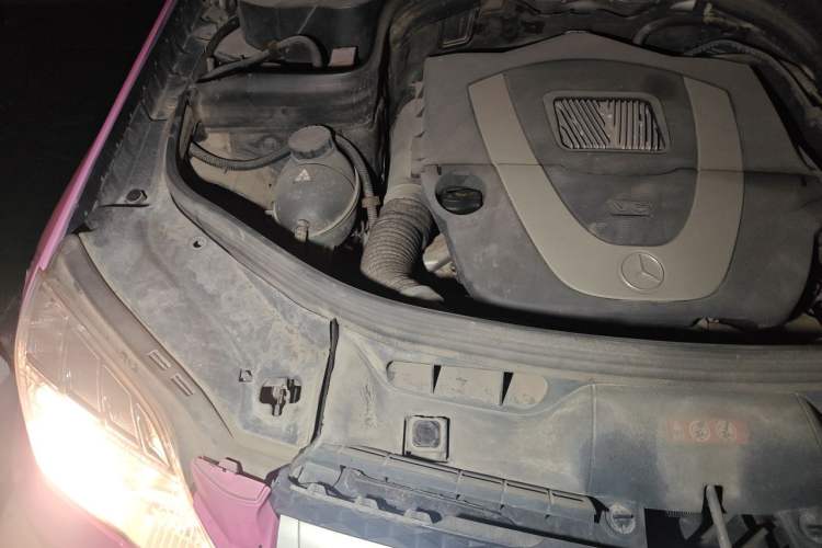 Used Mercedes-Benz GLK-Class 2011 GLK 300 4MATIC Dynamic Model Engine Bay Right