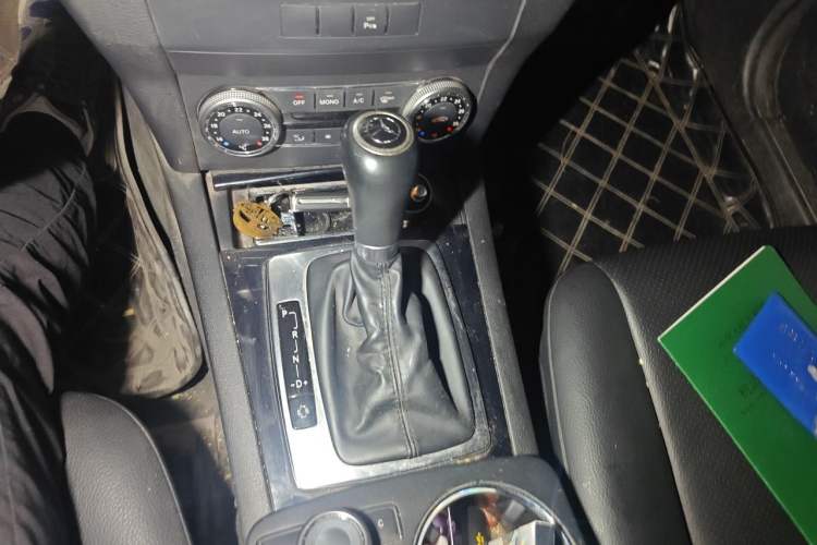 Used Mercedes-Benz GLK-Class 2011 GLK 300 4MATIC Dynamic Model Gear Lever